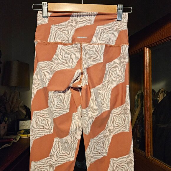 Aerie Women's Leggings - Diamond Pattern - Coral & White - Size Medium - Picture 4 of 8